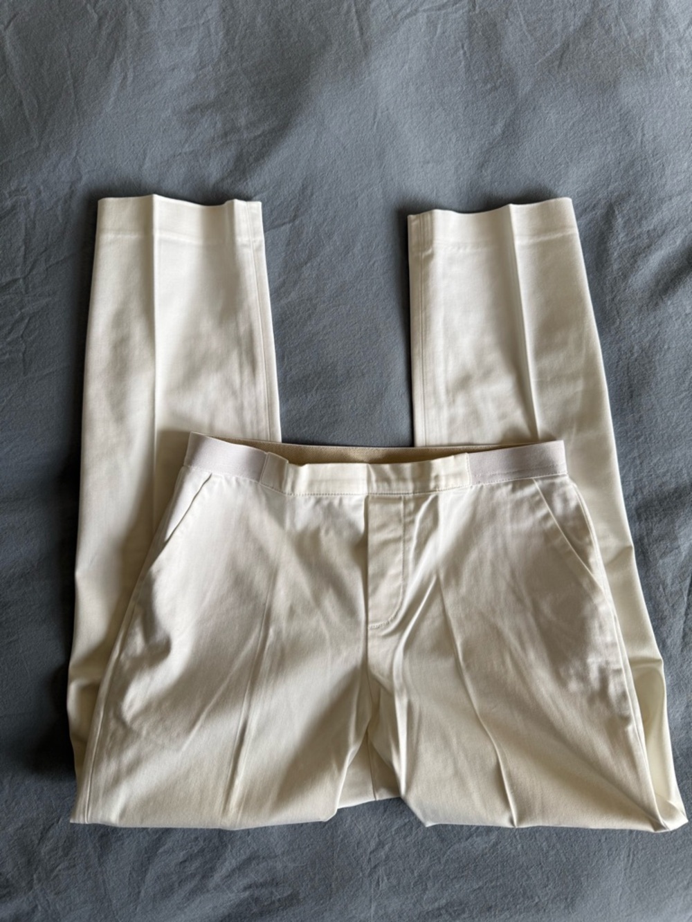 Uniqlo White Slim Fit Pants with elastic waistband – Size S